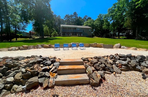 Belmont House | Private Lakefront Getaway - 2 Houses on one serene property!