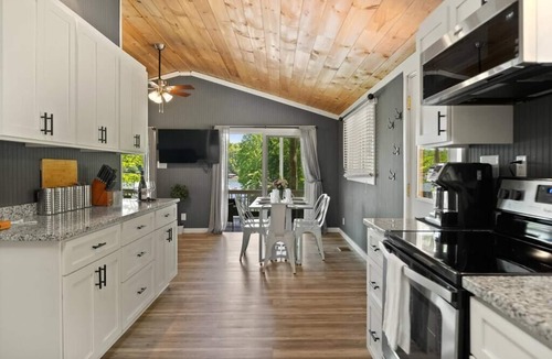 Lake Norman of Catawba Cabin | PRIVATE PENINSULA on LAKE NORMAN Pet Friendly!