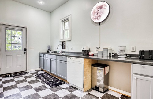 Metropolitan House | Projector - 5 mins to DT - 4 King Beds - Massage Chair