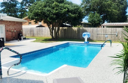 Summerville House | Pumba's Pad-Summerville-PRIVATE POOL-GAME ROOM-DOGS OK