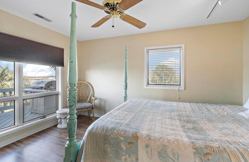 Isle of Palms House | Pure Bliss ! Dock with Fantastic Fishing, Deep Water 24 hours, 5 min Beach!