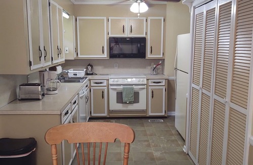 Cayce House | Quaint 3 Bdrm home w/in minutes of USC, Downtown Columbia, Ft Jackson and more