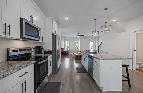 Downtown House | Quaint 3-bedroom retreat in vibrant Raleigh!