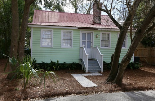The Point House | QUAINT COTTAGE IN HISTORIC OLD POINT Beaufort, S.C.