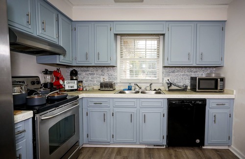 Columbia House | Quaint home w/Private Pool Near Lake Murray – Ideal for Families and Friends