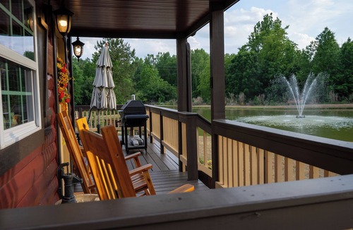 Cape Fear Cabin | Queen’s Landing Cabin - 300 Acre Farm Stay Near I-95 & Fort Bragg!