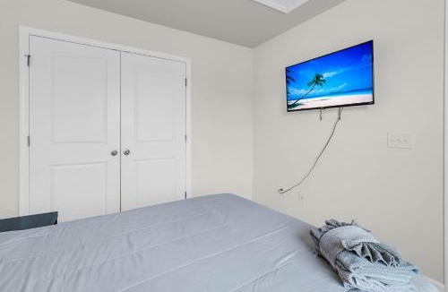 Ladson House | Quiet 3 Bedroom Escape in Ladson with 2 Car Garage