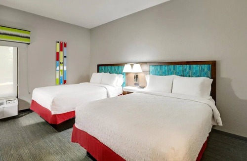 Polk Village Hotel | Quiet & Clean Room for Family with Pets | 1.9 Mi from Beaufort History Museum