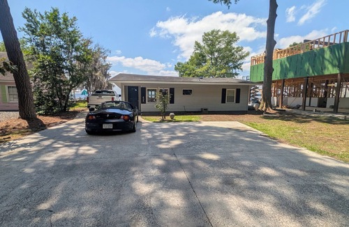 Lake Waccamaw House | Quiet, comfortable 2BD, 2BA waterfront/lakefront house with AC in Lake Waccamaw