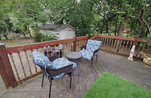Rosewood House | Quiet family home located close to everything that Columbia has to offer.