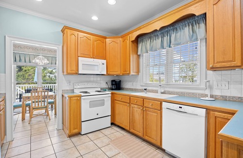 North Litchfield Beach House | Raised Beach House, Furnished Sundeck, Grill, Easy Walk to Beach, Dog Friendly