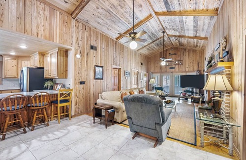 North Litchfield Beach House | Raised Beach House, Easy Walk to Beach, Screened Porch, New Kitchen, Elevator
