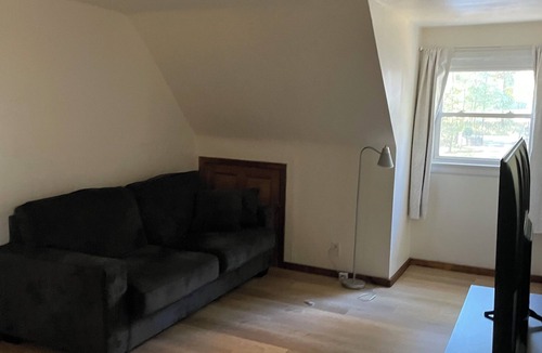 Elliott House | Rapsody among Nature Perfect 1-bedroom Guest house in Sumter for your getaway