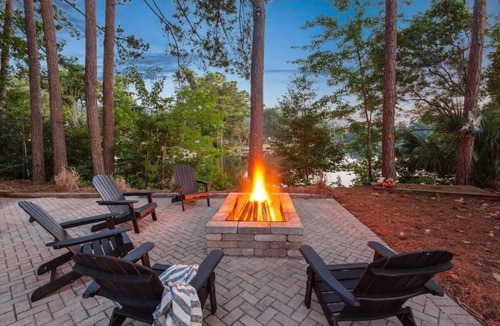 Talahi Island House | Rare 8BR Savannah Retreat | Pool, Lake & Game Room