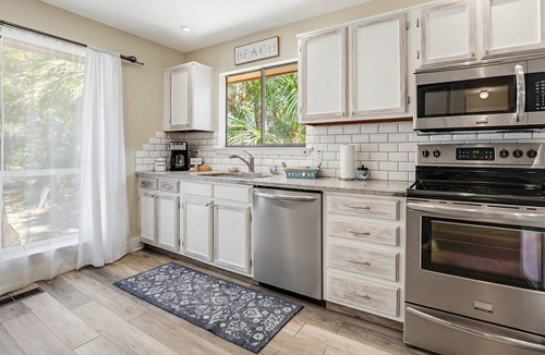 Saint Helena Island House | Relax at Sandpiper Cottage: Fripp Island Gem with Bikes, Golf Cart, Smart TVs, Deck, Pet-Friendly