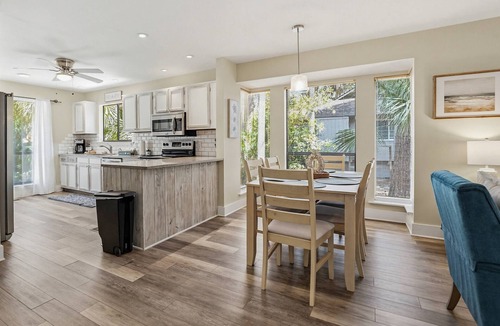 Saint Helena Island House | Relax at Sandpiper Cottage: Fripp Island Gem with Bikes, Golf Cart, Smart TVs, Deck, Pet-Friendly