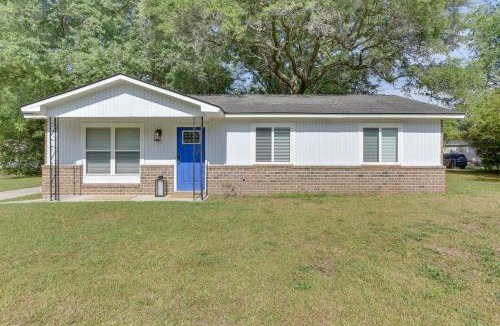 Burton House | Relax Fireside: Family Home 6 Mi to Dtwn Beaufort!