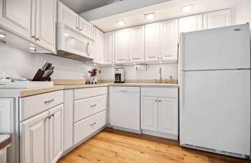 Night Heron Cottage | Relaxing 2 BR cottage, walking distance to beach