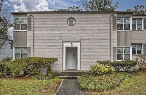 Columbia House | Relaxing Jackson Townhouse