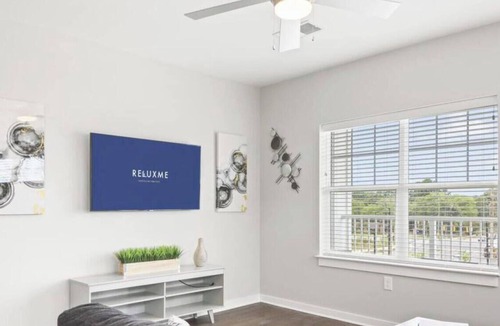 Paw Creek Apartment | Reluxme | 2BR Oasis Near Airport & Attractions