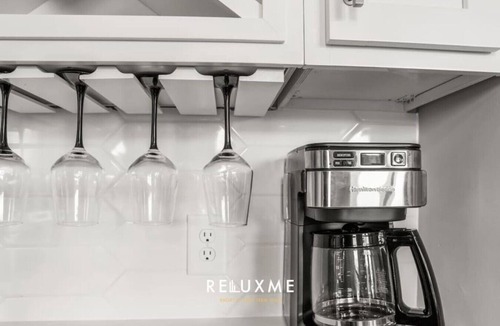 Fourth Ward Condo | Reluxme | 2BR Uptown High Rise w/King Beds & Pool
