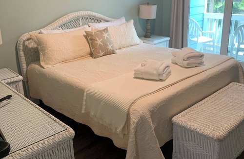 Ocean Ridge House | Renovated Edisto Beach Pets OK Mini Golf Pools Golf Cart Pickleball w/Amenities