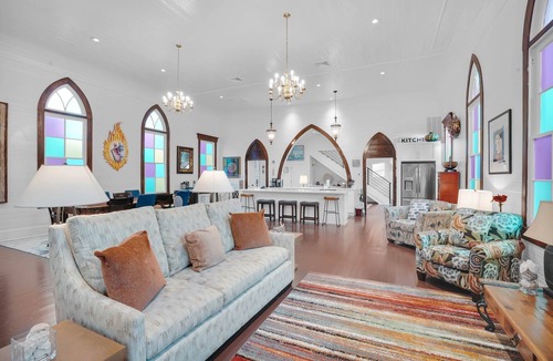 Thunderbolt House | Renovated + Historic Sanctuary in Thunderbolt near River by Lucky Savannah