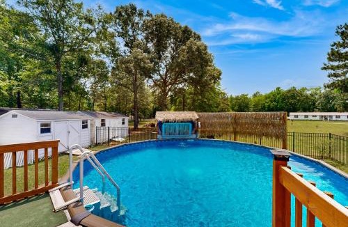 Orangeburg County House | Renovated Retreat w/Private Pool & Hot Tub