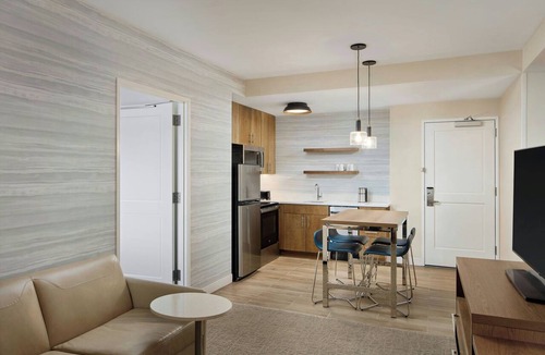 Charleston Hotel | Residence Inn by Marriott Charleston Patriots Point
