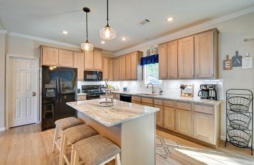 Garden City House | Resort Home ~ 1 Mi to Myrtle Beach Access!