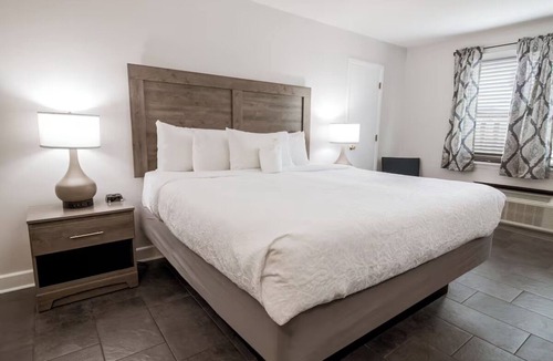Litchfield by the Sea Hotel | Resort View King Room | Peaceful Stay with Poolside Resort Views