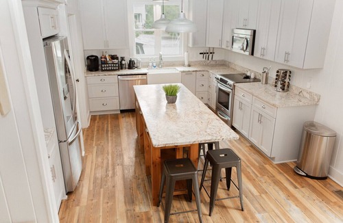 North Litchfield Beach House | Retreat for families, walk to beach, stocked kitchen, pet friendly, fenced yard