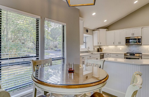 Sea Pines Condo | Retreat w/panoramic lagoon views, shared pool, golf courses & tennis courts