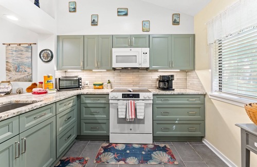 Arcadian Shores Villa | Richmond Pk 20i in Kingston 2nd floor, Pool, Beach