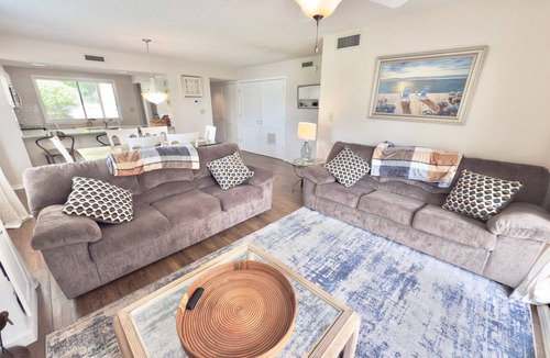 Arcadian Shores Villa | Richmond Pk 8E in Kingston 1st floor, Pool, Beach