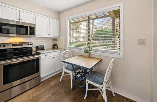 Arcadian Shores Villa | Richmond Pk 8E in Kingston 1st floor, Pool, Beach
