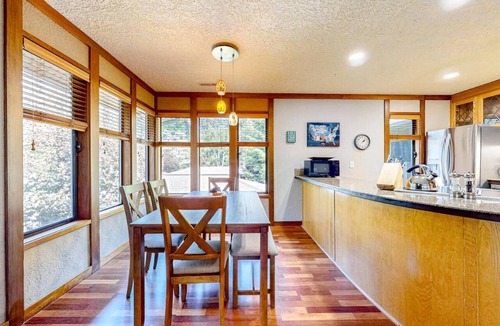 Welches Condo | Riverfront Retreat Ski Golf Hike Kids and Dog Welcome!