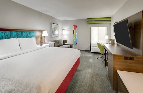Polk Village Hotel | Room Perfect for Couples | 1.5 Miles from Kazoo Museum + Restaurants | Pets OK