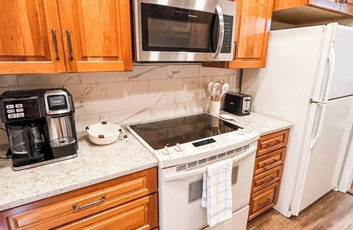 Northwest Raleigh House | Rosie's Retreat - Pet-friendly “gem” at Lenovo, NCSU
