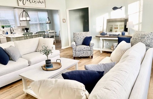 Bluffton House | Saltee Cove Coastal Getaway. 3 Bedroom Home in Old Town Bluffton