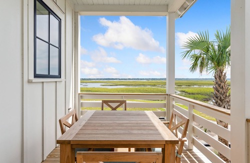 Johns Island House | “Sanderling” (3040 Southerly Way) 2 person creekside bungalow at Kiawah River