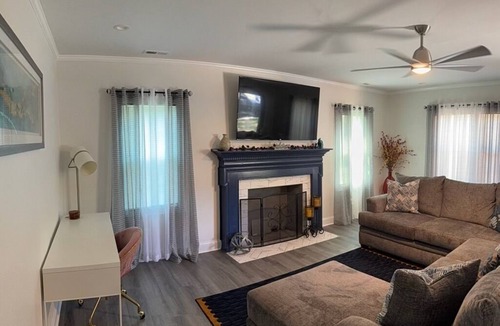 Rockingham House | Sarah's House Rare-Gem! Charming 3-bedroom house in Central Rockingham with AC