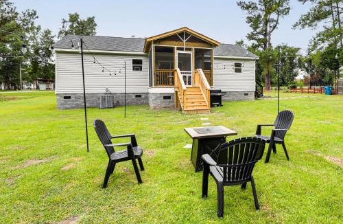 Russellville House | Screened Porch: Family-Friendly St Stephen Retreat