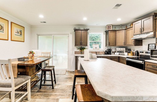 Russellville House | Screened Porch: Family-Friendly St Stephen Retreat