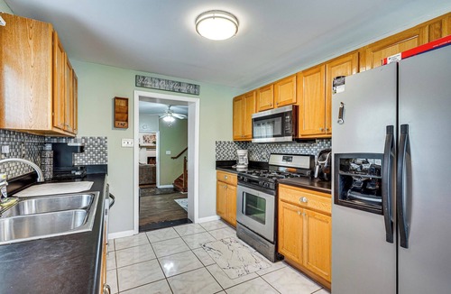 Charleston House | Screened Porch + Grill: Spacious Charleston Home!