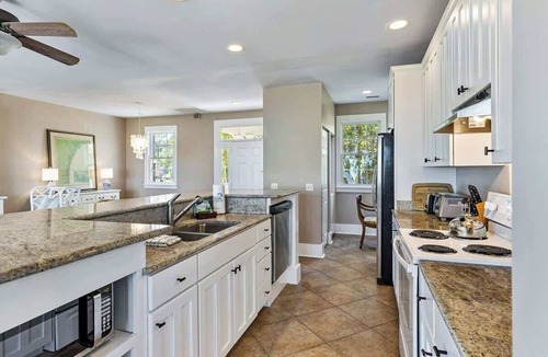 Melrose on the Beach House | Sea Horse Cottage-2BDR OF Stand-Alone w/Golf Cart