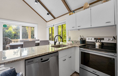 Night Heron House | Sea Pines Family Cottage Loft for Kids + PS4 Quick Bike Ride to Beach + Lighthouse