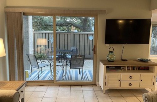 South Beach Villa | Sea Pines- South Beach! 1st Flr with a 4-minute walk to beach & Pickle Ball