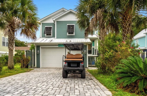 North Litchfield Beach House | Seaside Serenity: Walk to the Beach, Cart to Golf, Litchfield in Pawleys Island