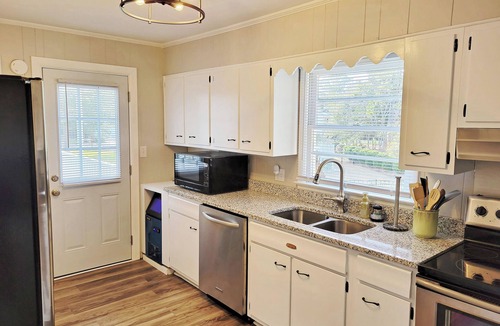 North Litchfield Beach House | Second Row Raised Beach House, Screened Porch, Easy Beach Access, Dog Friendly